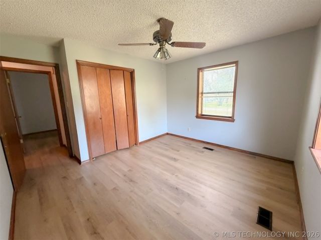 305 E Barclay Street, Henryetta, OK 74437