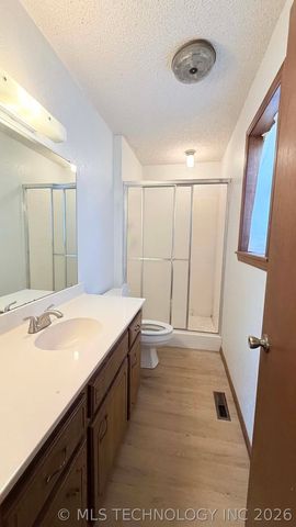 305 E Barclay Street, Henryetta, OK 74437