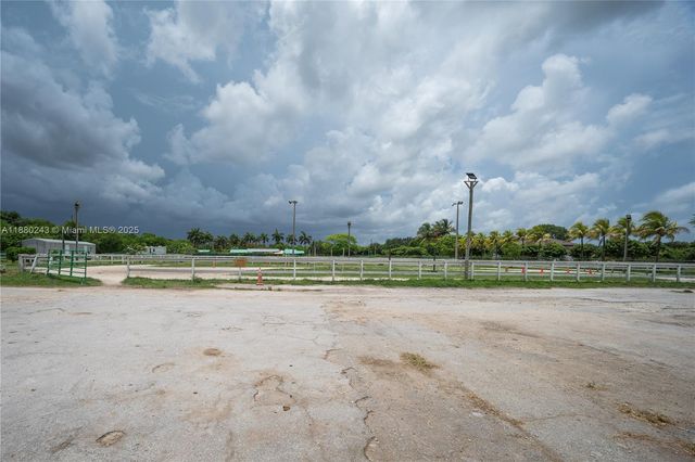 18690 SW 100th St, Miami, FL 33196