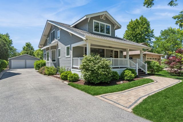 4812 Stonewall Avenue, Downers Grove, IL 60515
