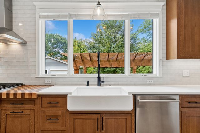 4812 Stonewall Avenue, Downers Grove, IL 60515