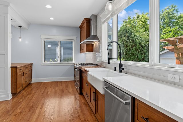 4812 Stonewall Avenue, Downers Grove, IL 60515