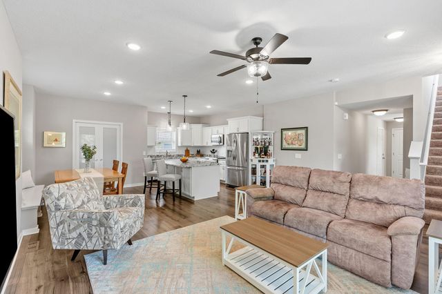 3006 Hemingway Drive, Chaska, MN 55318
