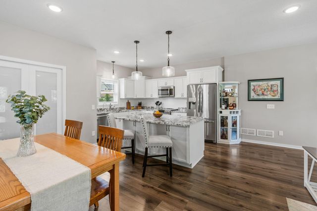 3006 Hemingway Drive, Chaska, MN 55318