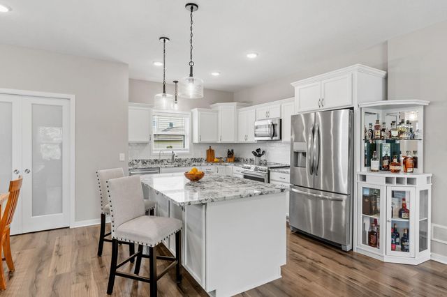 3006 Hemingway Drive, Chaska, MN 55318