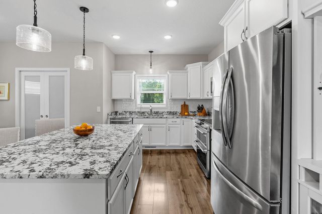 3006 Hemingway Drive, Chaska, MN 55318