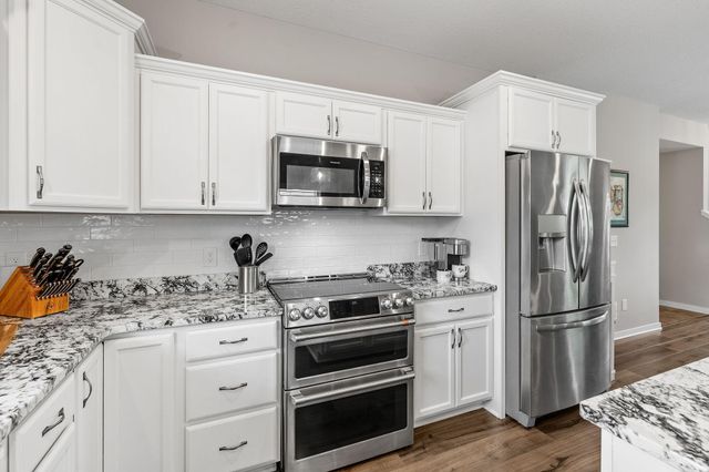 3006 Hemingway Drive, Chaska, MN 55318