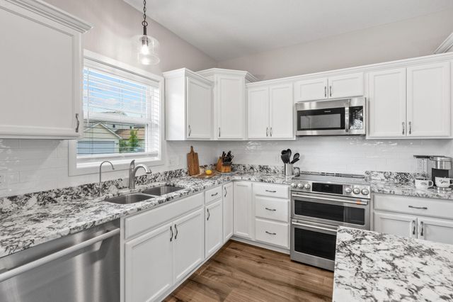 3006 Hemingway Drive, Chaska, MN 55318
