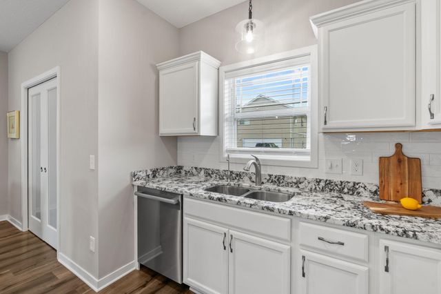 3006 Hemingway Drive, Chaska, MN 55318