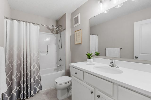 3006 Hemingway Drive, Chaska, MN 55318