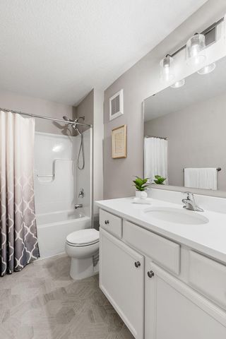 3006 Hemingway Drive, Chaska, MN 55318