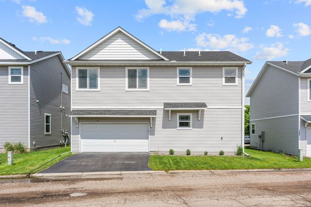 3006 Hemingway Drive, Chaska, MN 55318