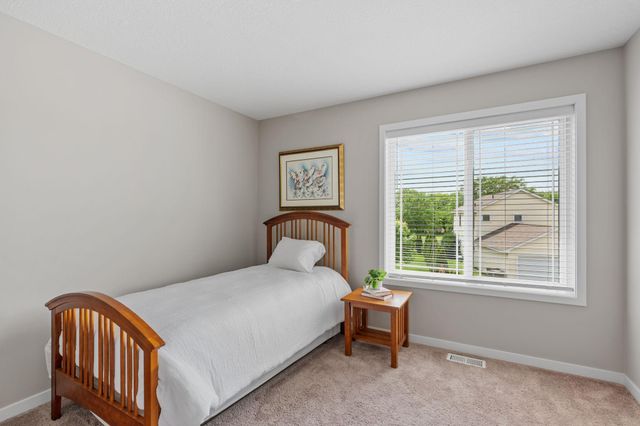3006 Hemingway Drive, Chaska, MN 55318