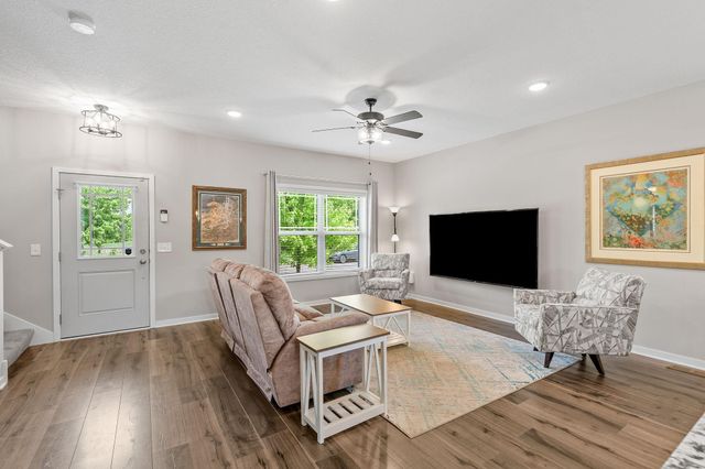 3006 Hemingway Drive, Chaska, MN 55318