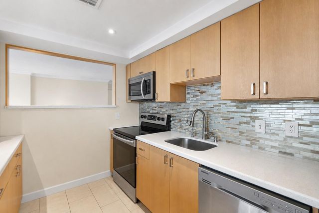 9470 Live Oak Place 409, Davie, FL 33324