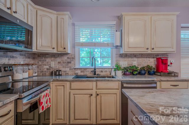 303 Theron Court, Candler, NC 28715