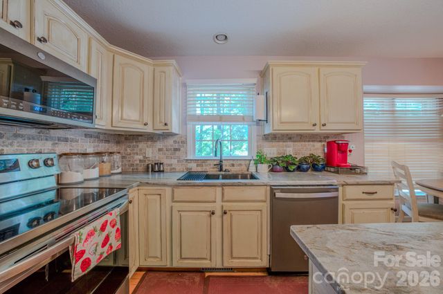 303 Theron Court, Candler, NC 28715