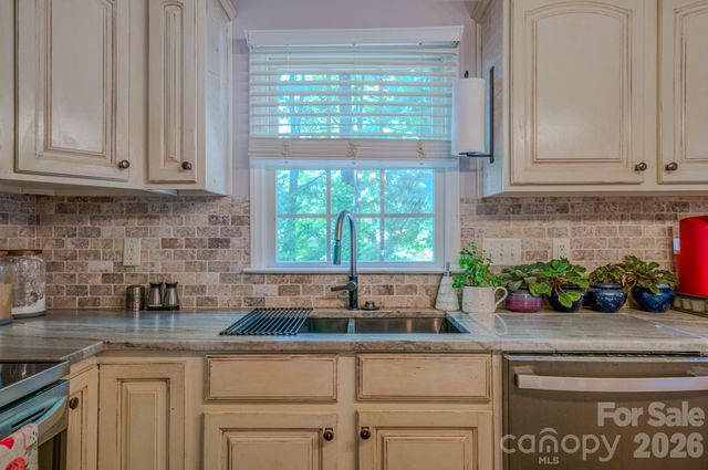 303 Theron Court, Candler, NC 28715