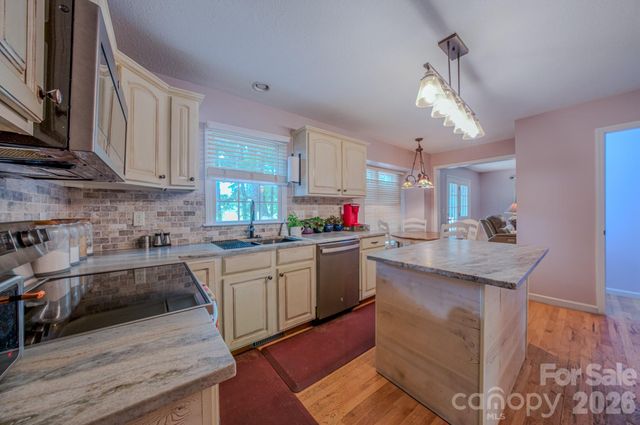 303 Theron Court, Candler, NC 28715