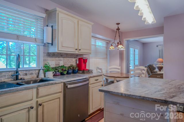 303 Theron Court, Candler, NC 28715