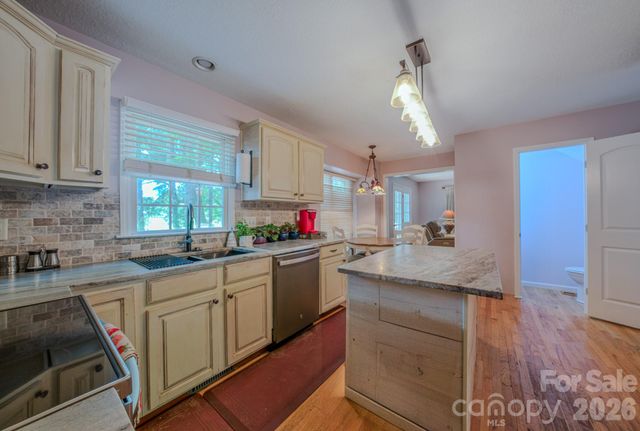 303 Theron Court, Candler, NC 28715