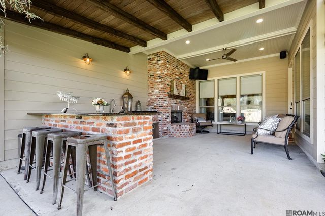 9535 Magnolia Crossing Dr, Greenwell Springs, LA 70739