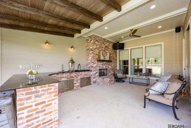 9535 Magnolia Crossing Dr, Greenwell Springs, LA 70739