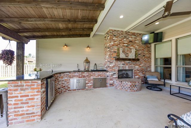 9535 Magnolia Crossing Dr, Greenwell Springs, LA 70739