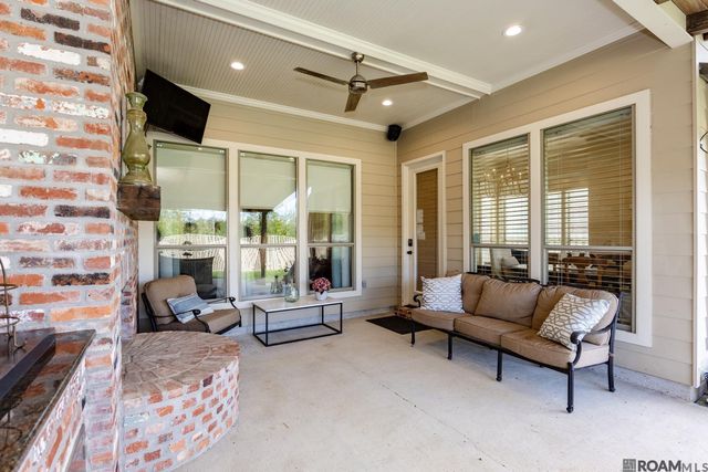 9535 Magnolia Crossing Dr, Greenwell Springs, LA 70739