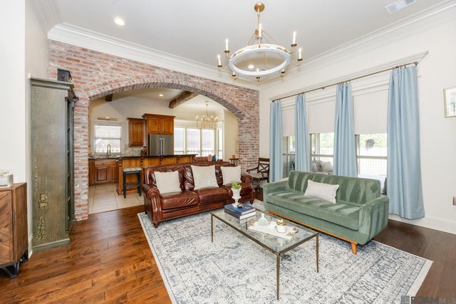 9535 Magnolia Crossing Dr, Greenwell Springs, LA 70739