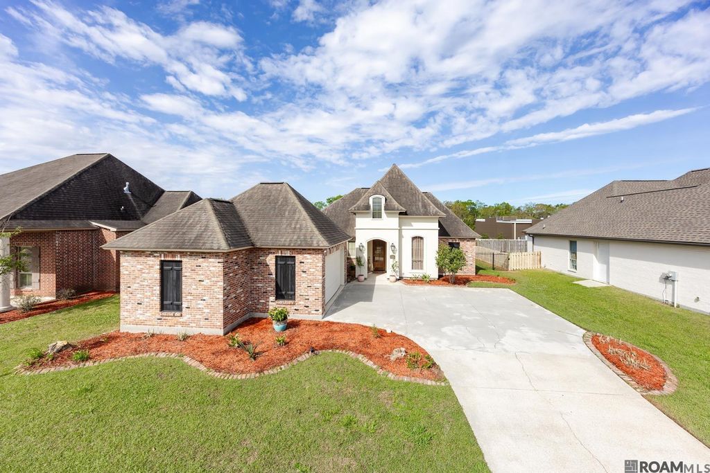 9535 Magnolia Crossing Dr, Greenwell Springs, LA 70739