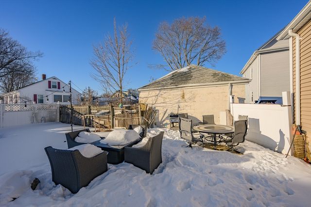 29 Waldo St, New Bedford, MA 02745