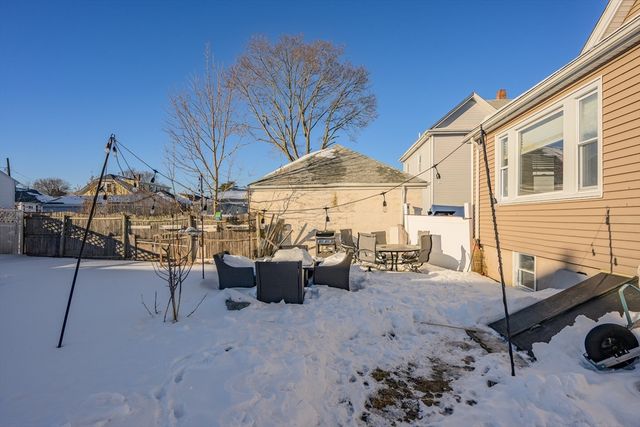 29 Waldo St, New Bedford, MA 02745