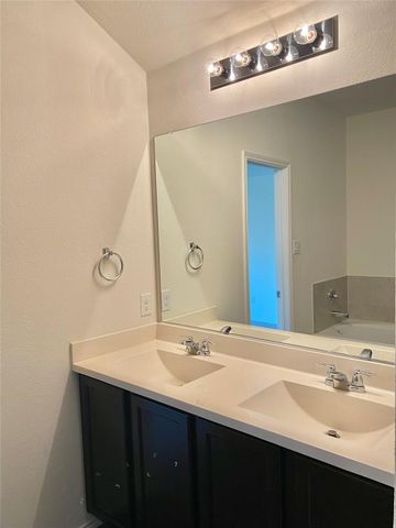 448 Saguaro Drive, Fort Worth, TX 76052