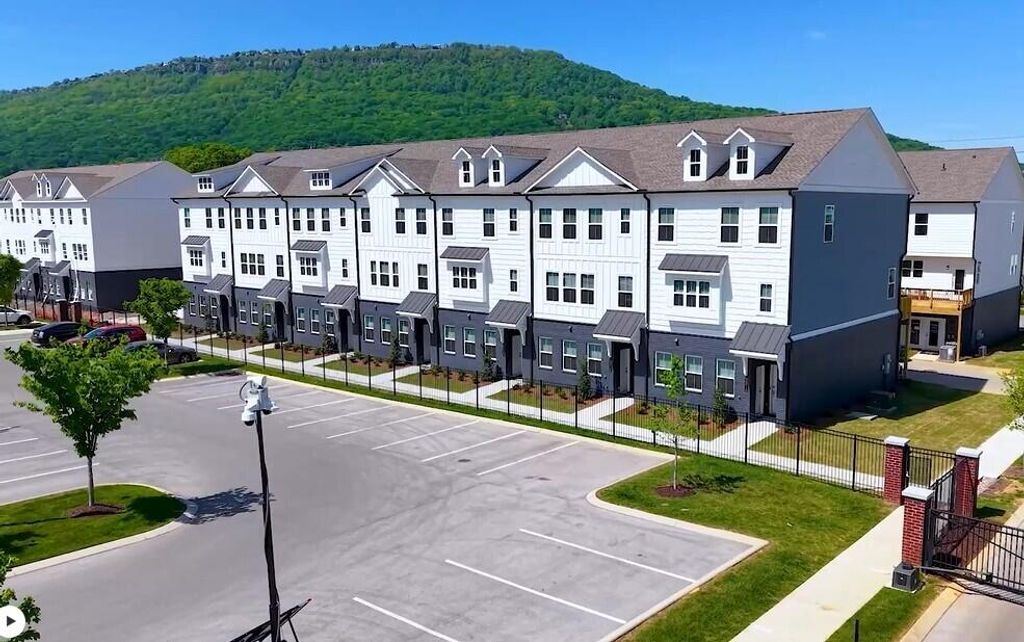 3254 Aberdeen Row 16, Chattanooga, TN 37410