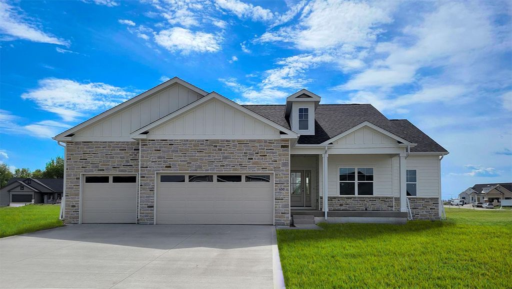 640 NW Concord Lane, Waukee, IA 50263