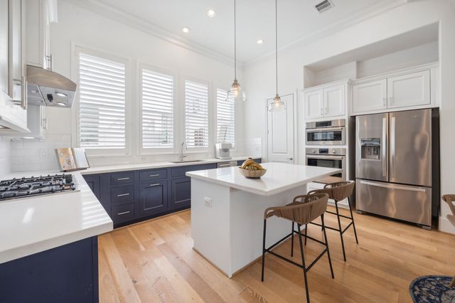 2714 Harvard Street, Houston, TX 77008