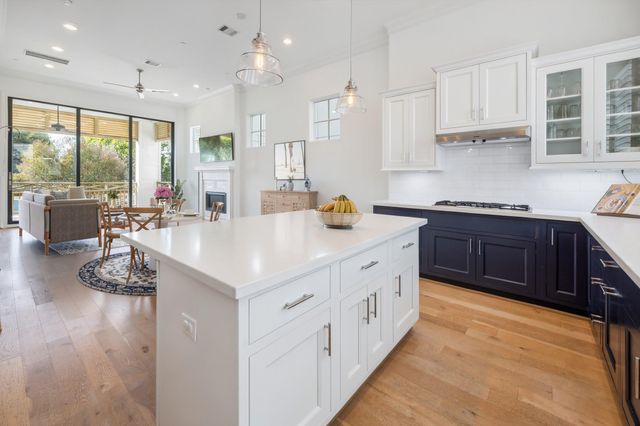 2714 Harvard Street, Houston, TX 77008