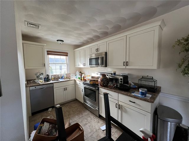 140 Lake View Road, Cranston, RI 02920