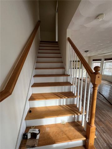 140 Lake View Road, Cranston, RI 02920