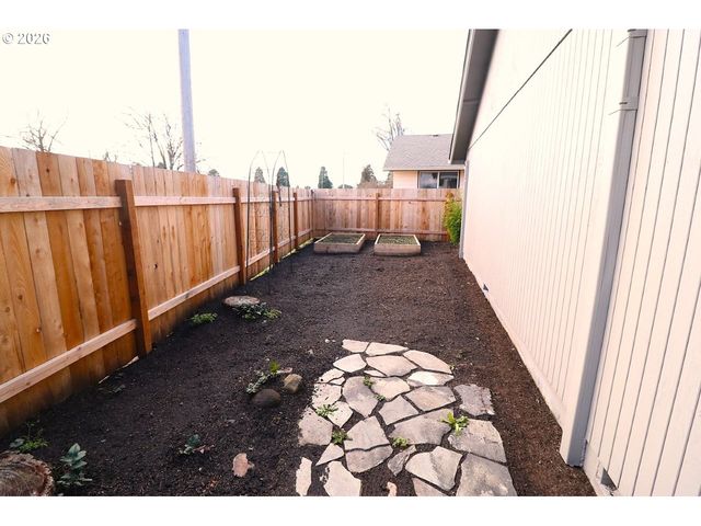 77 SHADY Loop, Springfield, OR 97477