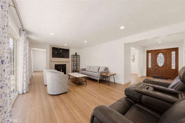 20800 Chatsworth Street, Chatsworth, CA 91311