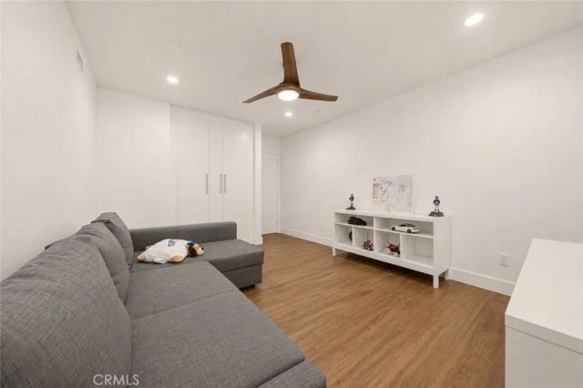 20800 Chatsworth Street, Chatsworth, CA 91311