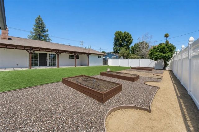 20800 Chatsworth Street, Chatsworth, CA 91311