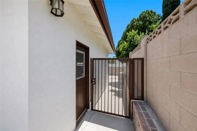 20800 Chatsworth Street, Chatsworth, CA 91311