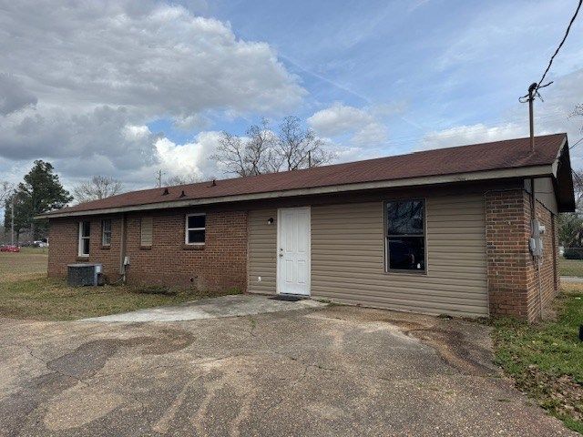 1001 Meharis Circle, Dothan, AL 36303