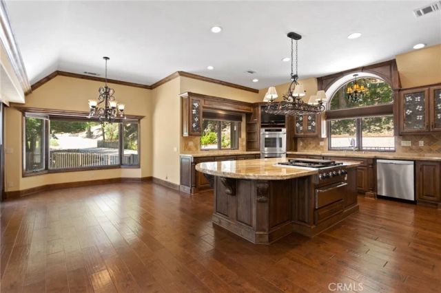 801 Brentwood, Lake Arrowhead, CA 92352
