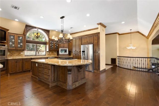 801 Brentwood, Lake Arrowhead, CA 92352