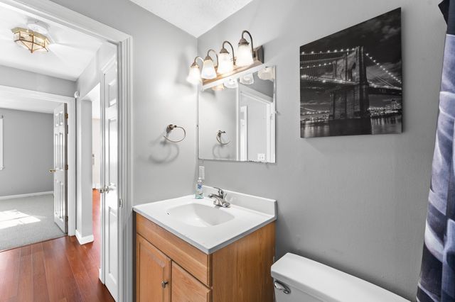 82 Boylston Ln 21, Lowell, MA 01852