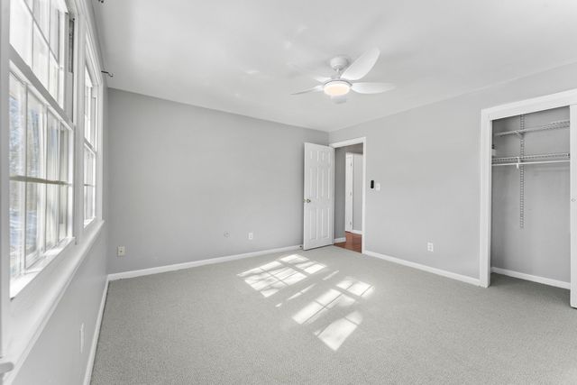 82 Boylston Ln 21, Lowell, MA 01852